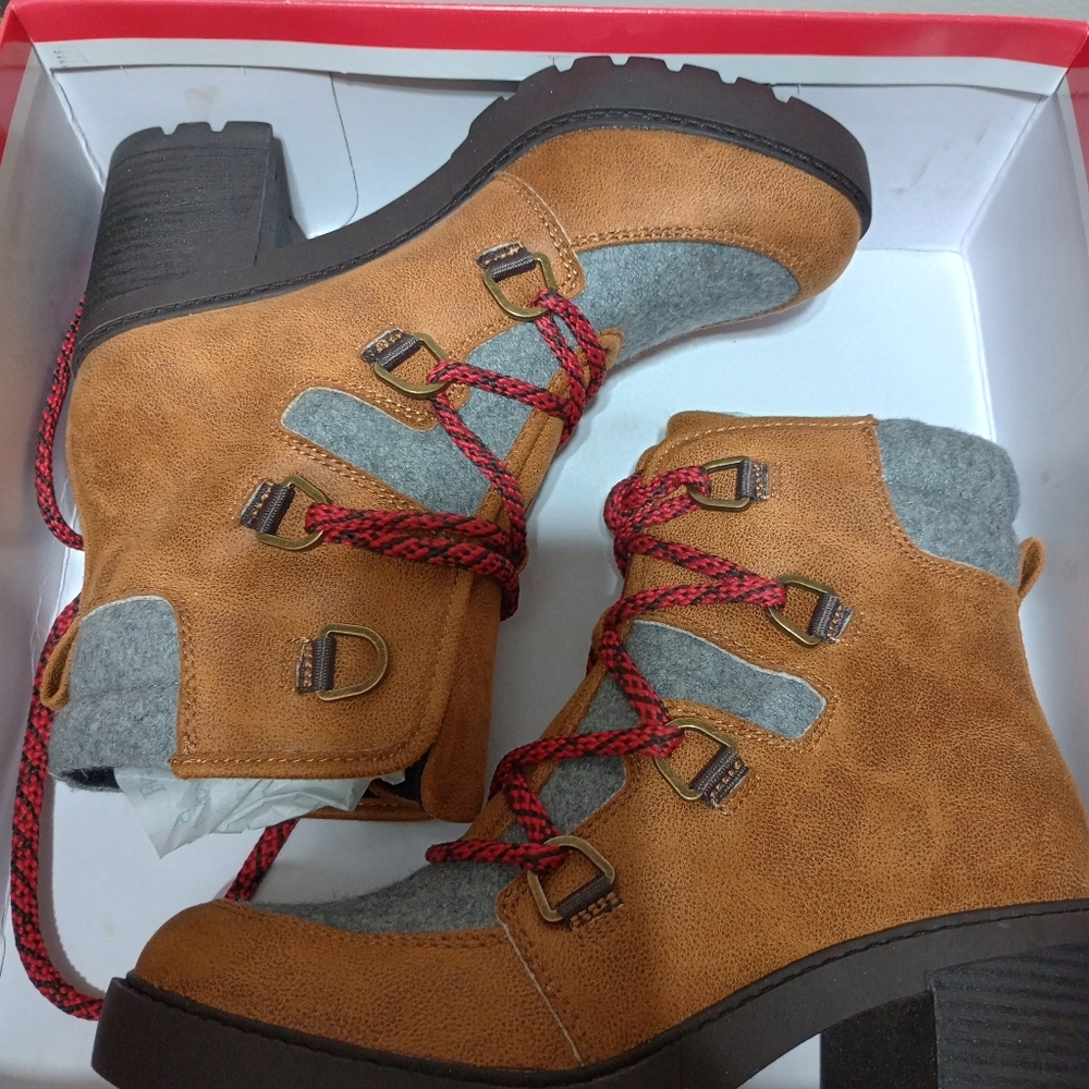 Eva & Zoe Tan Leather Heeled Ankle Boot US 6 Waterproof Timberland Style